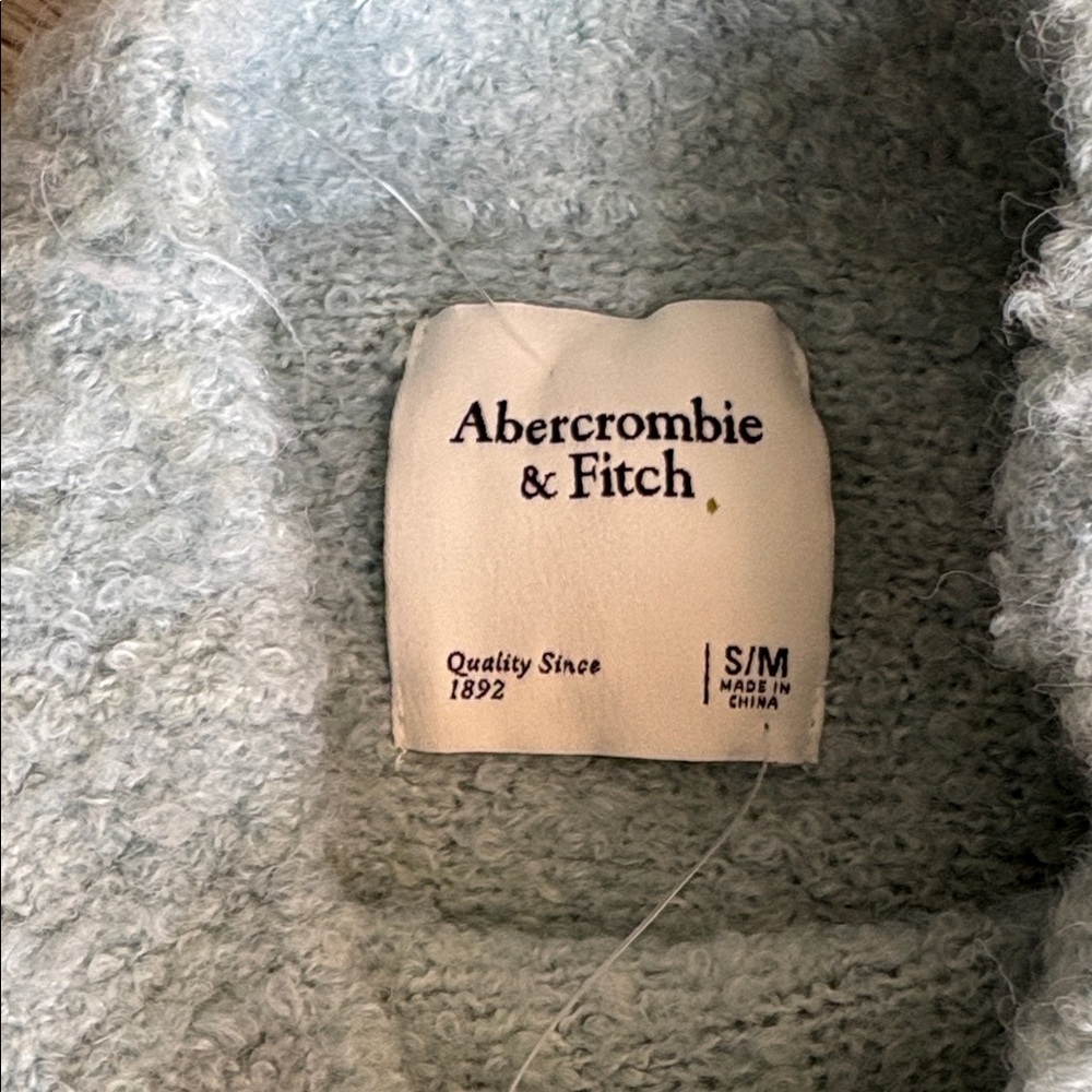 NEW Abercrombie cropped sweater size small/medium NWOT - Picture 5 of 9